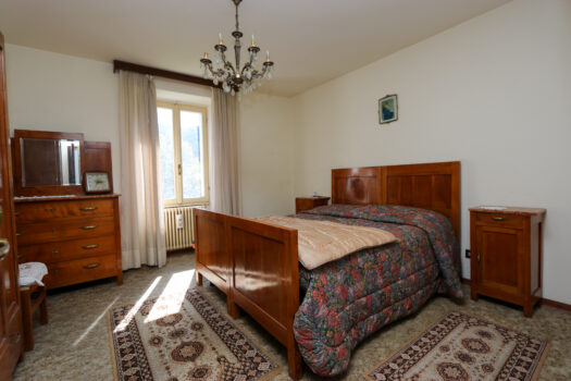 Large house with garden in Plesio – lake view