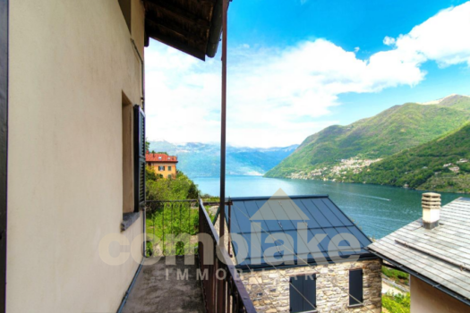 Village house with garden and lake view in Laglio