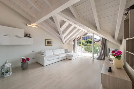 Villa with pool in Colonno – beautiful Lake view