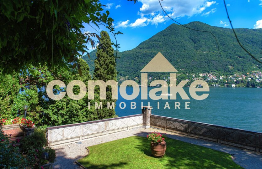 Attic with lake view in Moltrasio