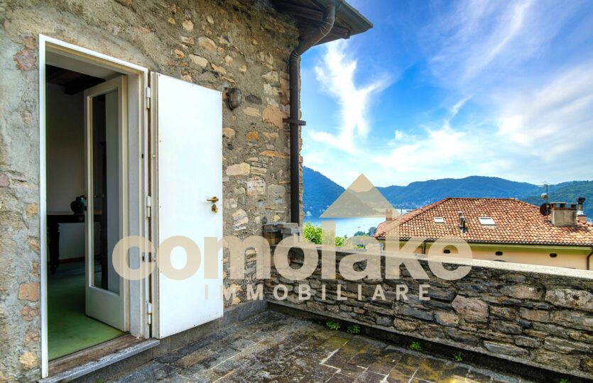 House in Cernobbio in a hilly area