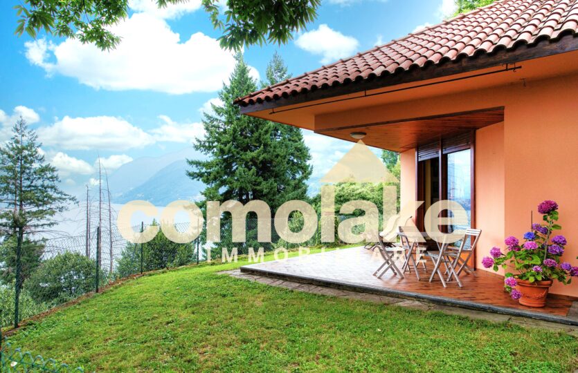 Cottage near the lake with garden in Faggeto Lario