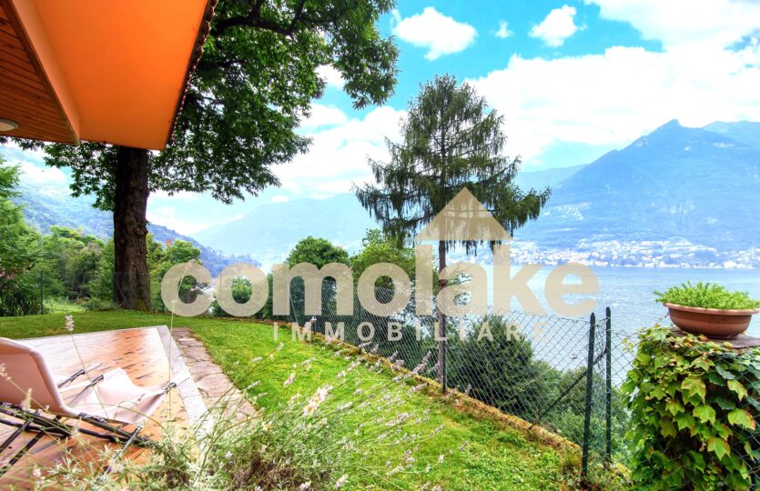 Villa in Faggeto with garden overlooking the lake