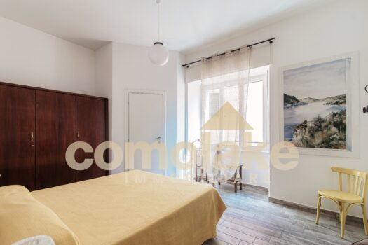 Apartment with terrace overlooking the lake in Moltrasio