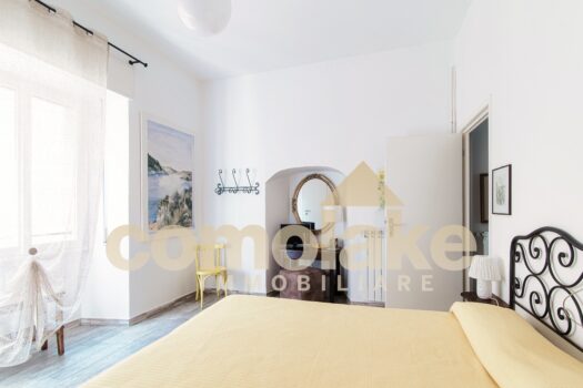 Apartment with terrace overlooking the lake in Moltrasio