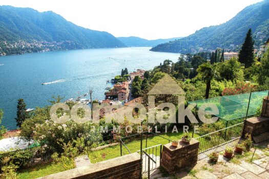 Apartment with terrace overlooking the lake in Moltrasio