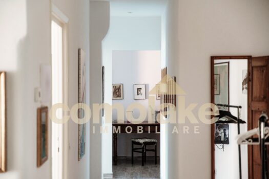 Apartment with terrace overlooking the lake in Moltrasio