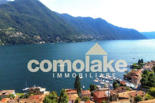 Apartment with terrace overlooking the lake in Moltrasio