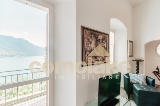 Apartment with terrace overlooking the lake in Moltrasio