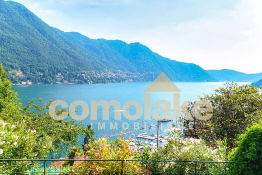 Apartment with terrace overlooking the lake in Moltrasio
