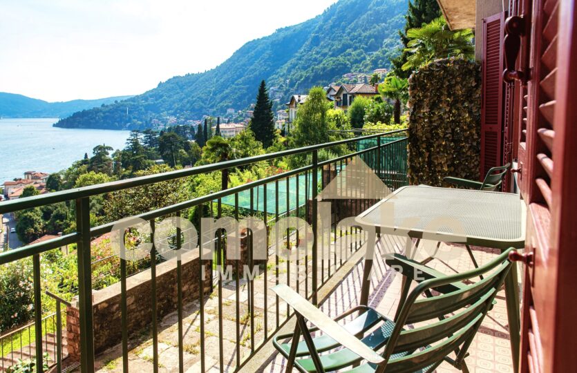 Modern apartment in the hamlet of Moltrasio