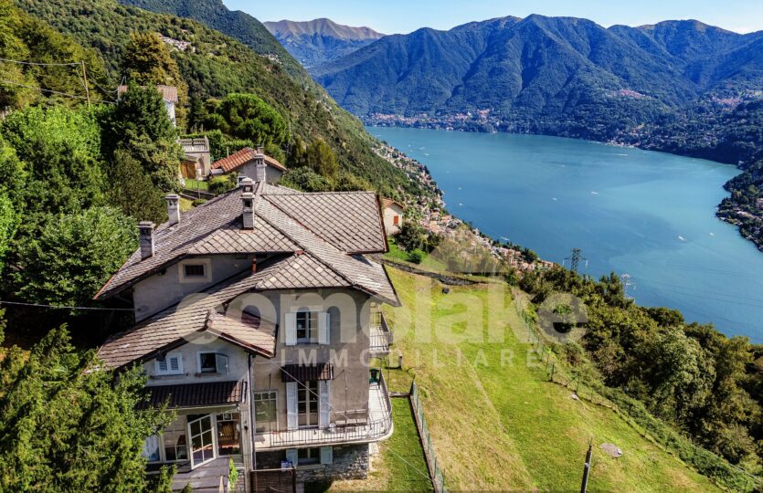 Old house with large garden in Cernobbio