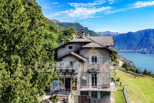 Old house with large garden in Cernobbio