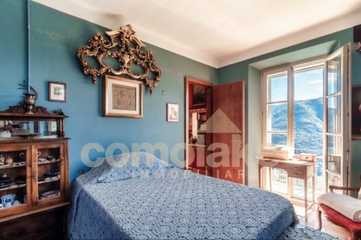 Old house with large garden in Cernobbio