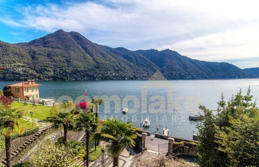 House in the center of Moltrasio with garden