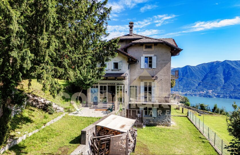 Lake house with garden and lake view