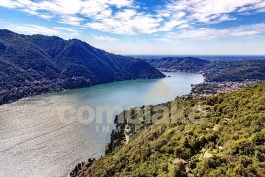 Old house with large garden in Cernobbio
