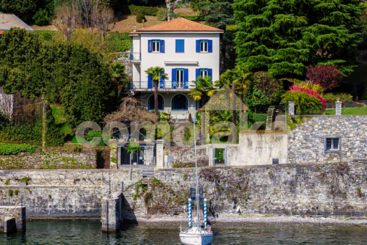 Historic villa on the lake shore in Moltrasio