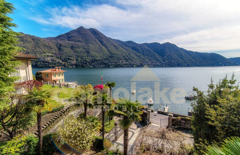 house near Cernobbio with terrace