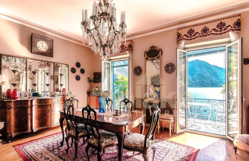 indipendent villa in Moltrasio with lake view