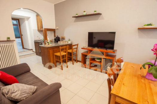 Apartment in the historic village of Moltrasio