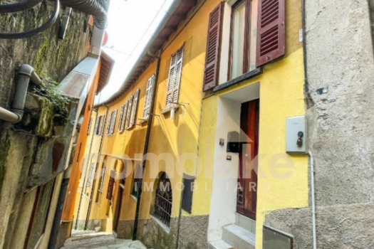 Apartment in the historic village of Moltrasio
