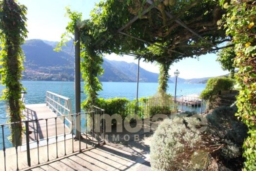 Apartment with garden at lake and boat place