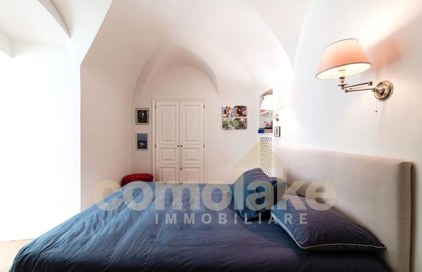 Bright apartment in Carate Urio with large garden