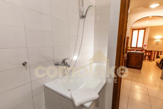 Apartment in the historic village of Moltrasio
