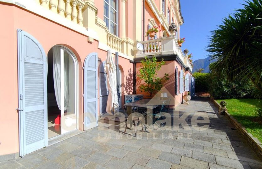 Stately apartment in Carate