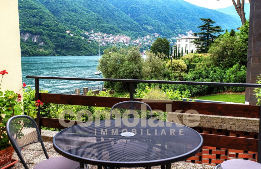 apartment for sale with terrace and boat place