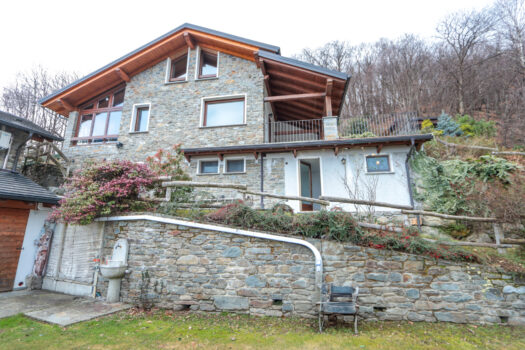 Stone Villa in Pianello del Lario – postcard-perfect lake view
