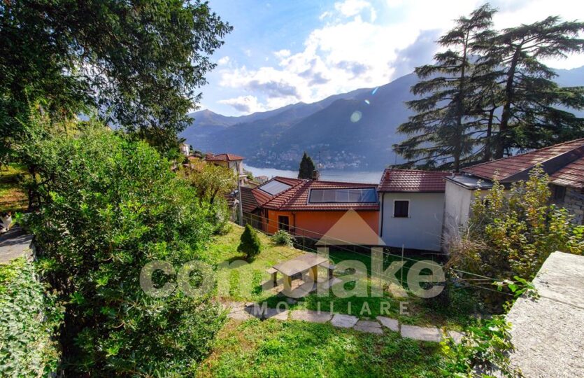 House for sale in Moltrasio with garden and lake view