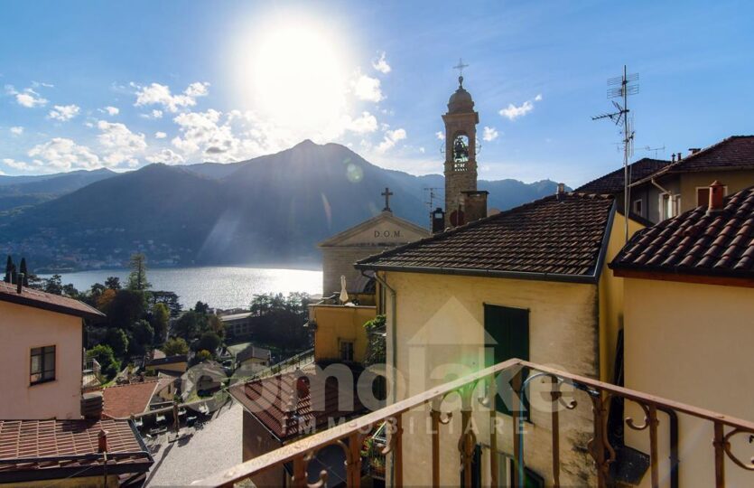 House in Moltrasio near the center