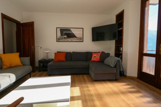 Semi-detached house in Argegno – lake view