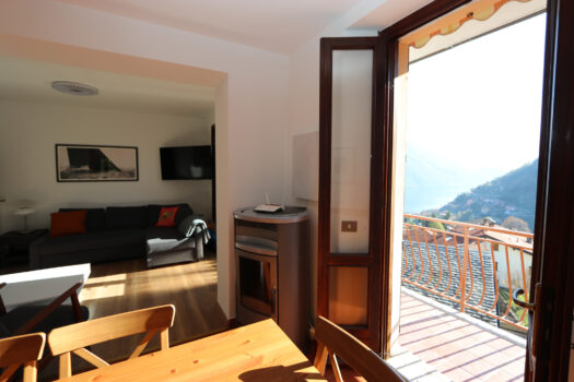 Semi-detached house in Argegno – lake view