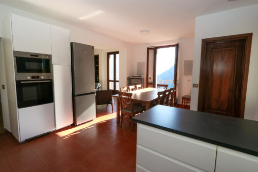 Semi-detached house in Argegno – lake view