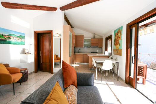 Semi-detached house in Argegno – lake view