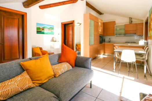 Semi-detached house in Argegno – lake view