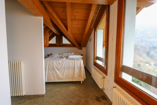 Stone Villa in Pianello del Lario – postcard-perfect lake view
