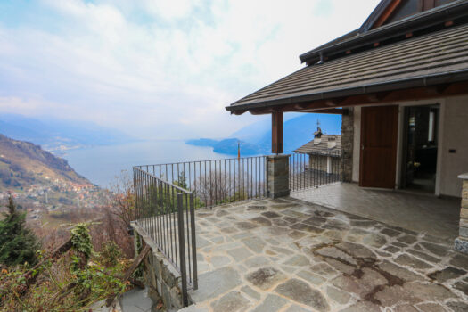 Stone Villa in Pianello del Lario – postcard-perfect lake view