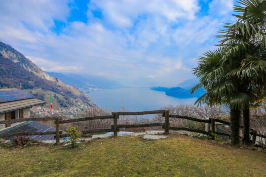 Stone Villa in Pianello del Lario – postcard-perfect lake view
