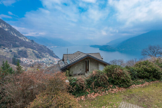 Stone Villa in Pianello del Lario – postcard-perfect lake view