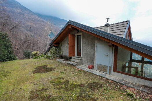 Stone Villa in Pianello del Lario – postcard-perfect lake view