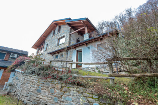 Stone Villa in Pianello del Lario – postcard-perfect lake view