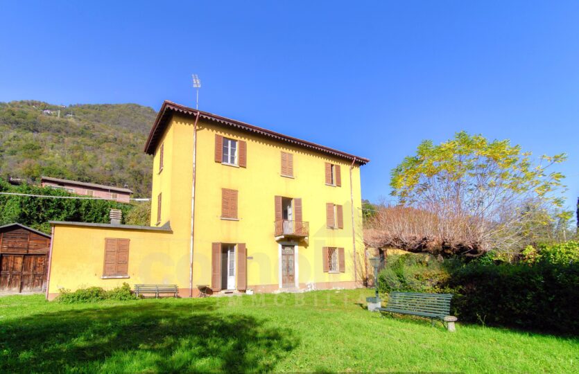 Lake house in a hilly area in Cernobbio