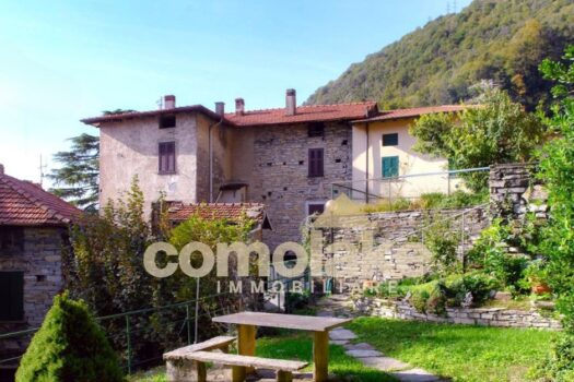 Old lake house in Moltrasio