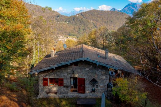 Stone house above Menaggio – surrounded by nature