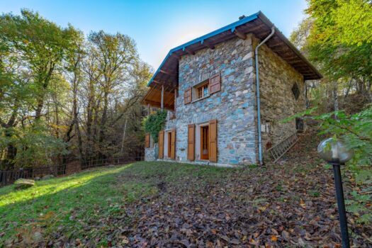 Stone house above Menaggio – surrounded by nature