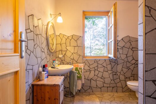 Stone house above Menaggio – surrounded by nature